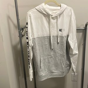 NWOT- Mens American Eagle Gray and White T-Shirt Hoodie